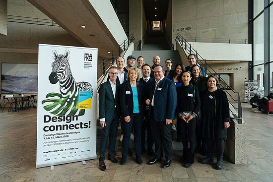 Florens Smend (Creative Director, GREENSTYLE), Isabel Salzmann (Corporate Marketing Communications Manager, HYVE), Jan Kuck (Konzeptkünstler), Mirjam Smend (Founder, GREENSTYLE), Dr. Kilian Steiner (Leitung Öffentlichkeitsarbeit, bayern design), Michael Luger (Wirtschaftsförderer Stadt Landshut), Klaus Winkler (Vorstand, Münchner Stoff Frühlings), Sabine Unger (Leitung MCBW, bayern design), Nina Gassauer (Presse- und Öffentlichkeitsarbeit, GHM), Dr. Manfred Wolter (Bayerisches Staatsministerium für Wirtschaft), Dr. Silke Claus (Geschäftsführerin, bayern design), Clemens Baumgärtner (Referent für Arbeit und Wirtschaft, Landeshauptstadt München), Otilia Vlad (Modedesignerin), Isabel Bernheimer (Geschäftsführerin, Bernheimer Contemporary) (von oben links nach unten rechts) ©Foto: Leon C. Greiner | www.lerot.de